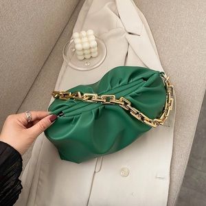 Design Wrinkled Cloud bag with thick Gold chain